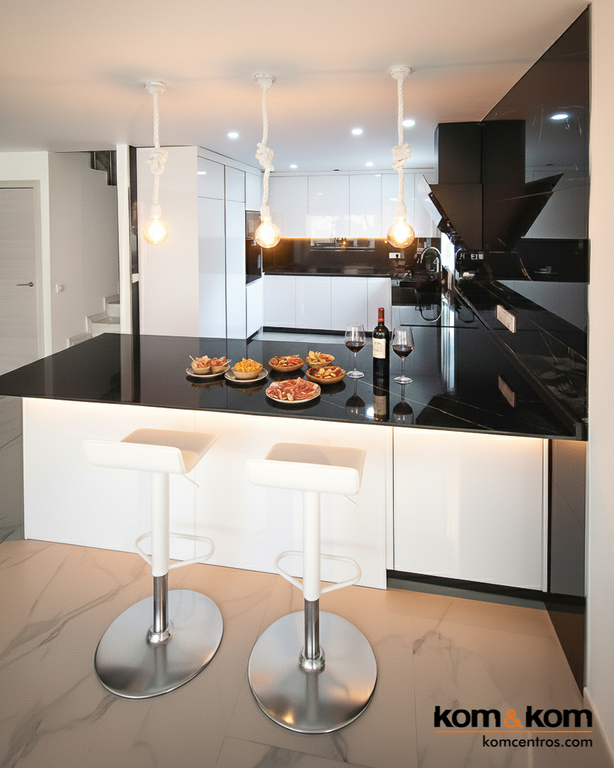 cocina elegante mármol negro blanco brillo